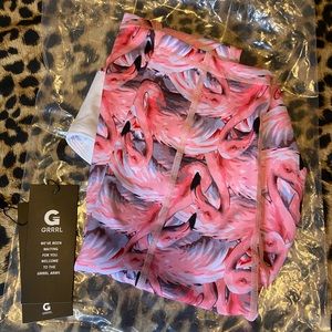 NWT GRRRL FLAMINGO CAPRI LEGGINGS 🦩